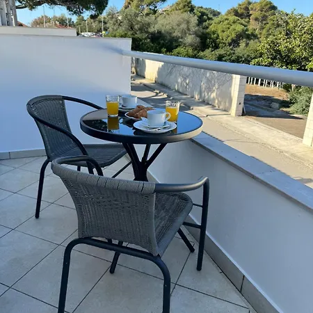 Apartamento M A R 2 *
